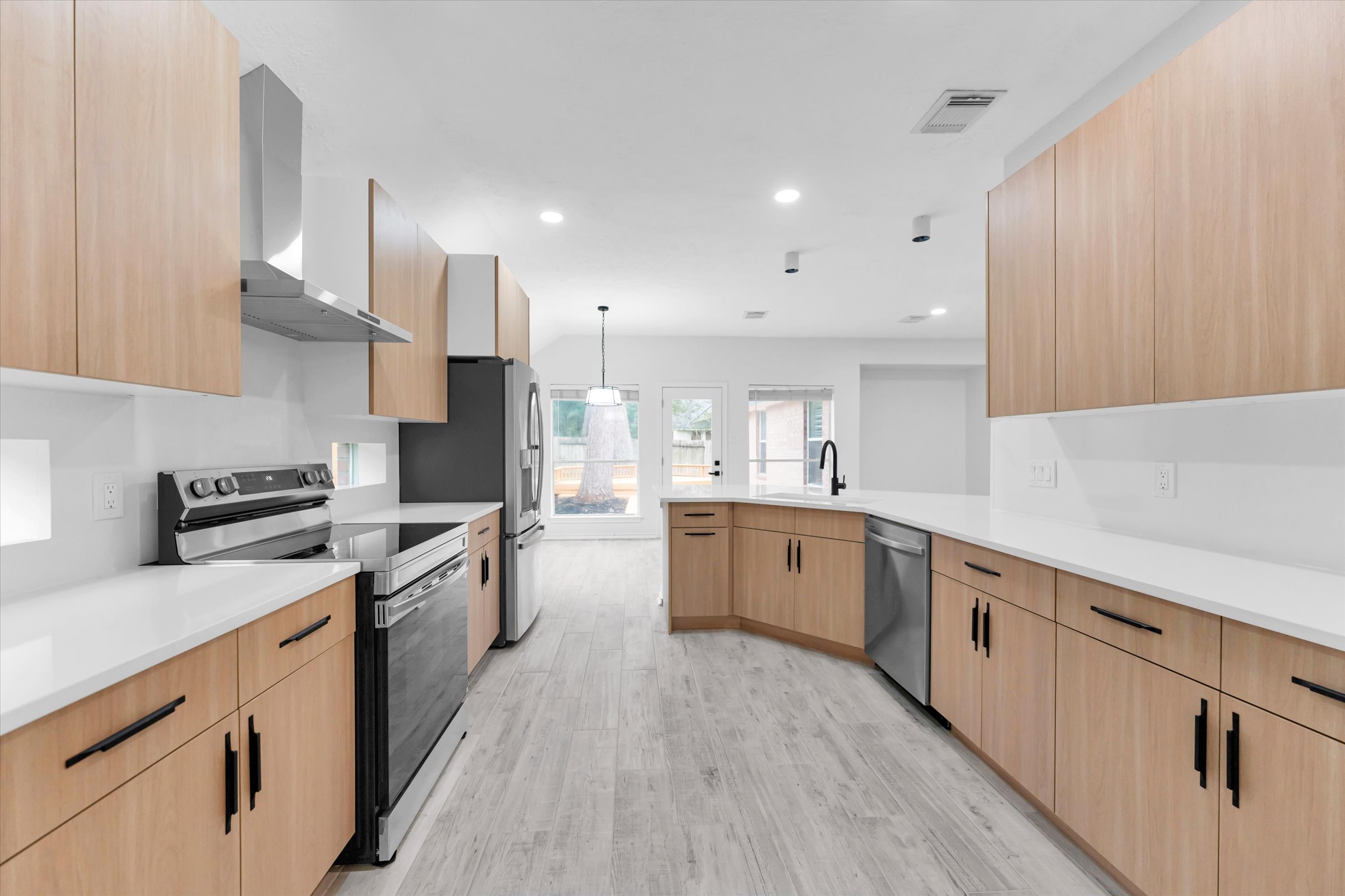 Kitchen Island & Counters